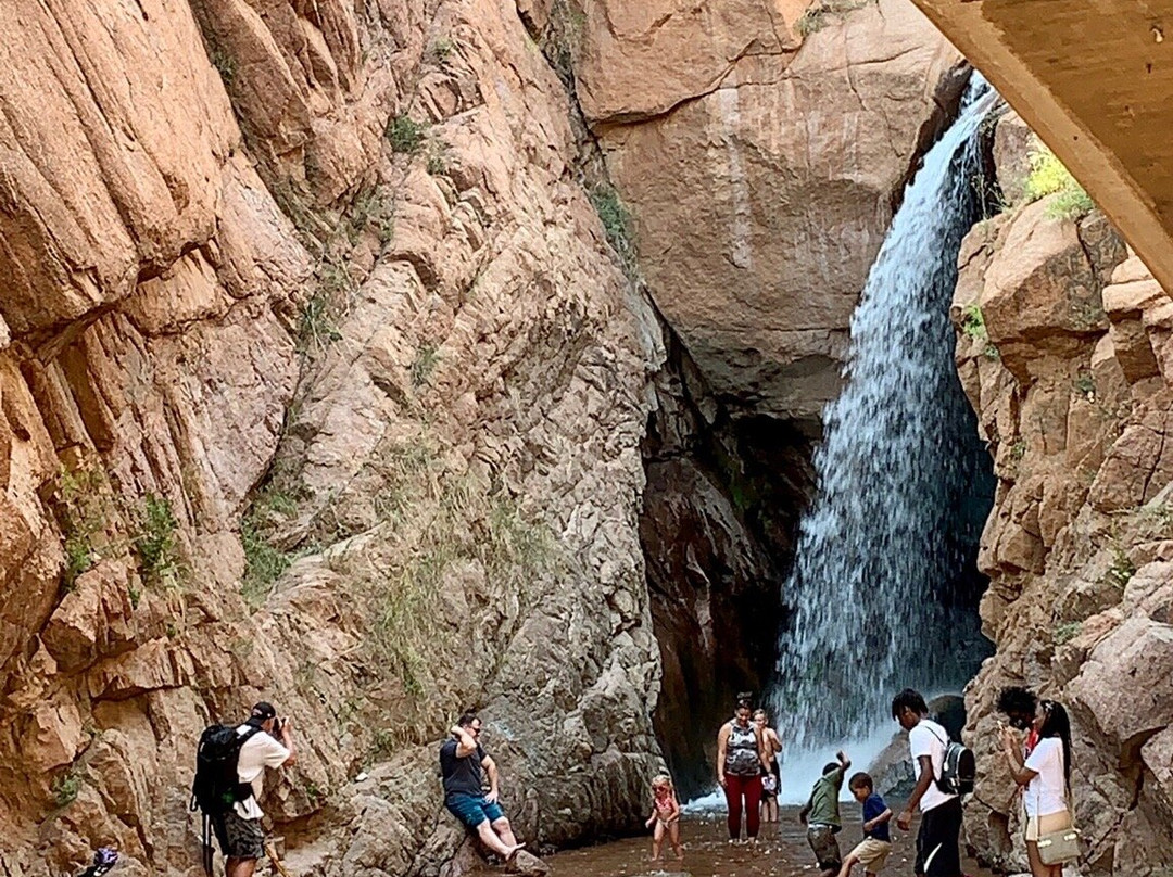 Rainbow Falls景点图片