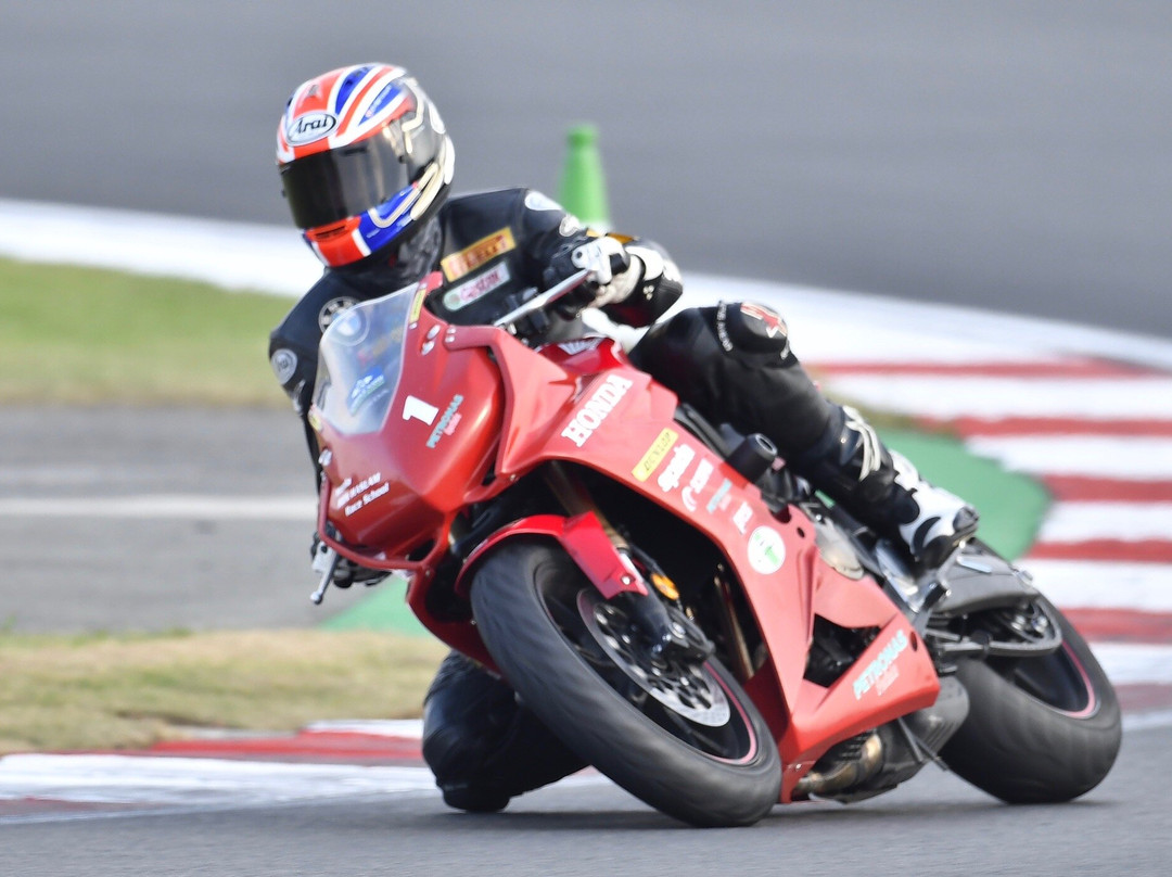 Honda Ron Haslam Race School-多宁顿城堡必去景点
