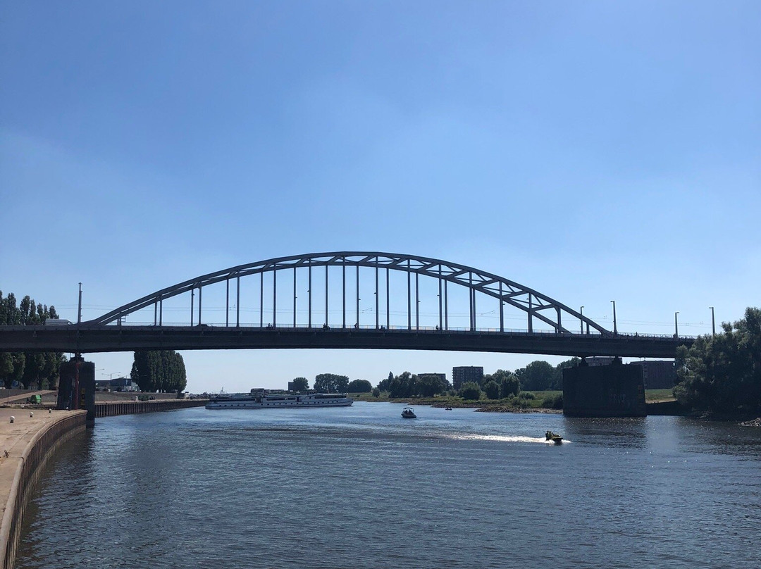 Airborne at the bridge-阿纳姆必去景点