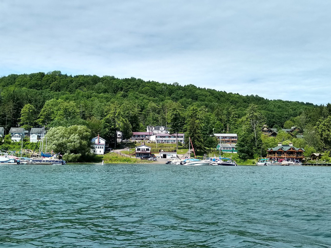 Lake N Pines Motel主图