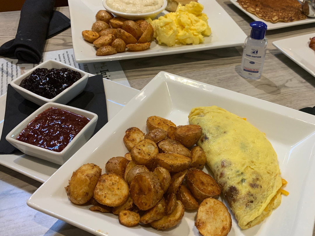 Initial Q Social Bar & Smokehouse