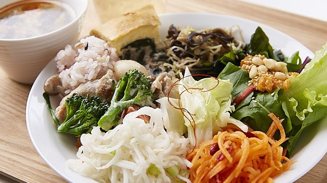 厳選健茶と自養旬菜イスルク