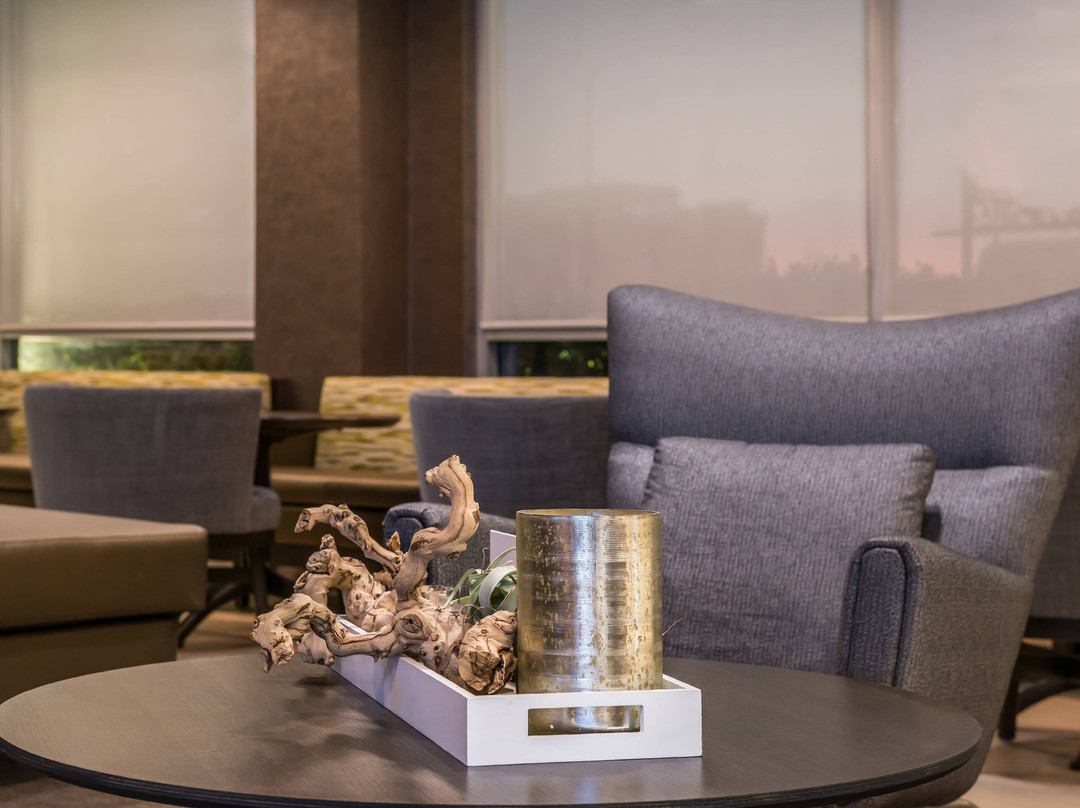 亨茨维尔市中心SpringHill Suites酒店主图