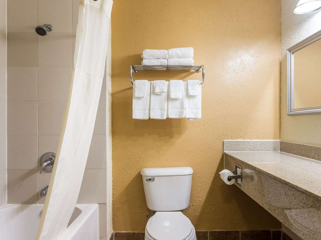 Quality Suites Milwaukee Airport主图