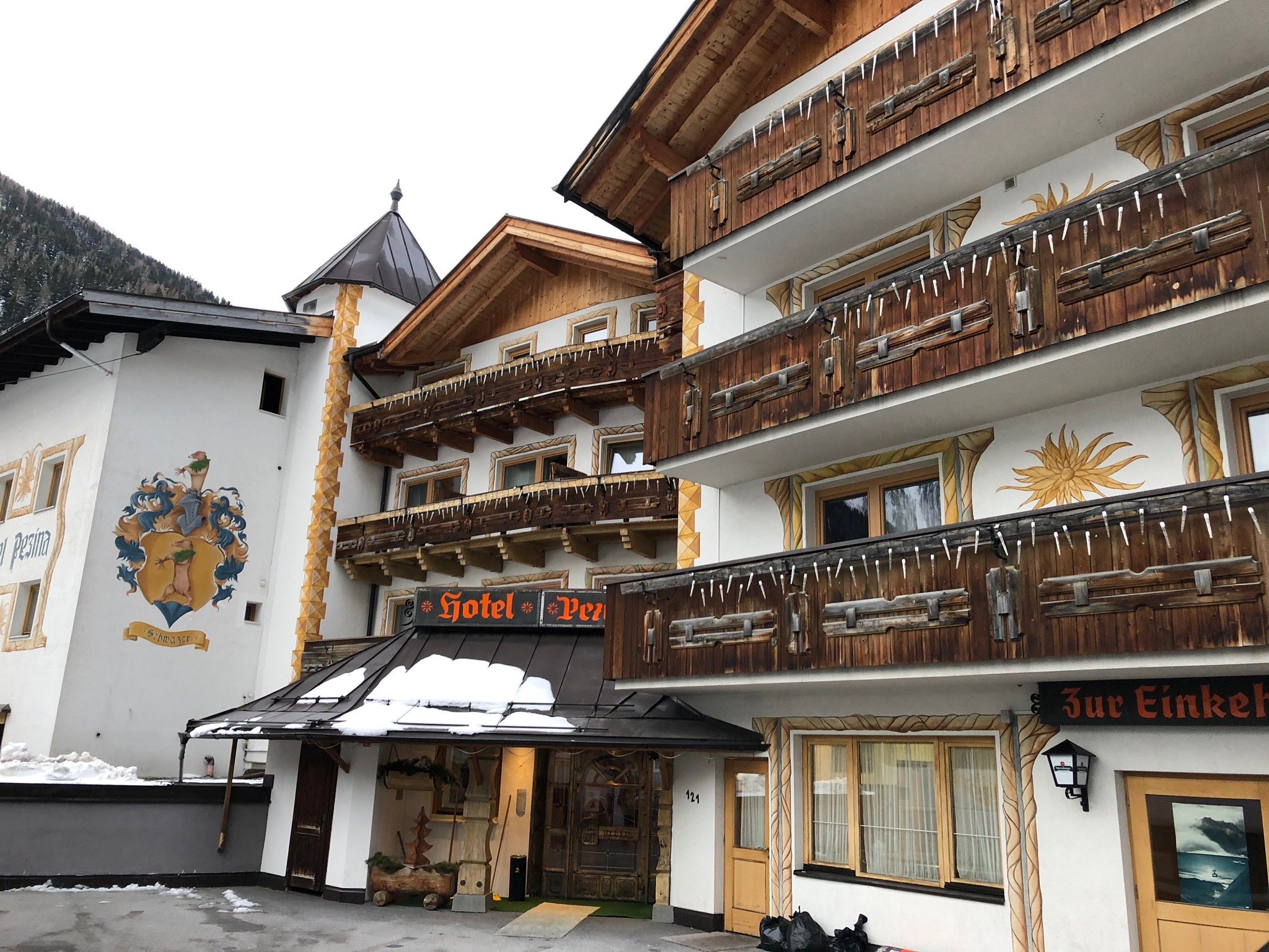 Hotel Pezina-官方