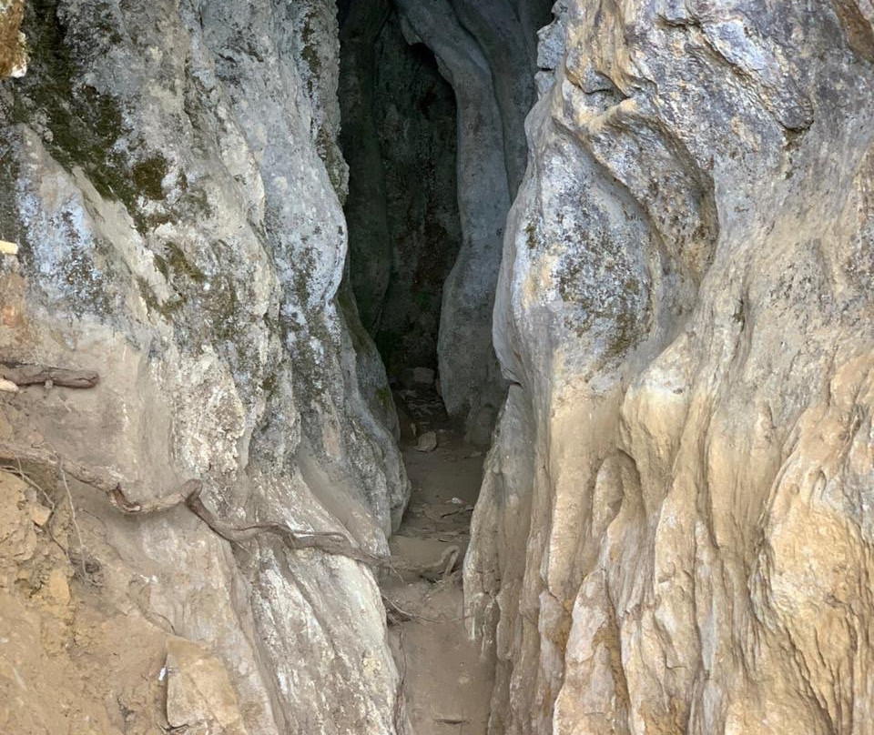 Arwah Cave景点图片