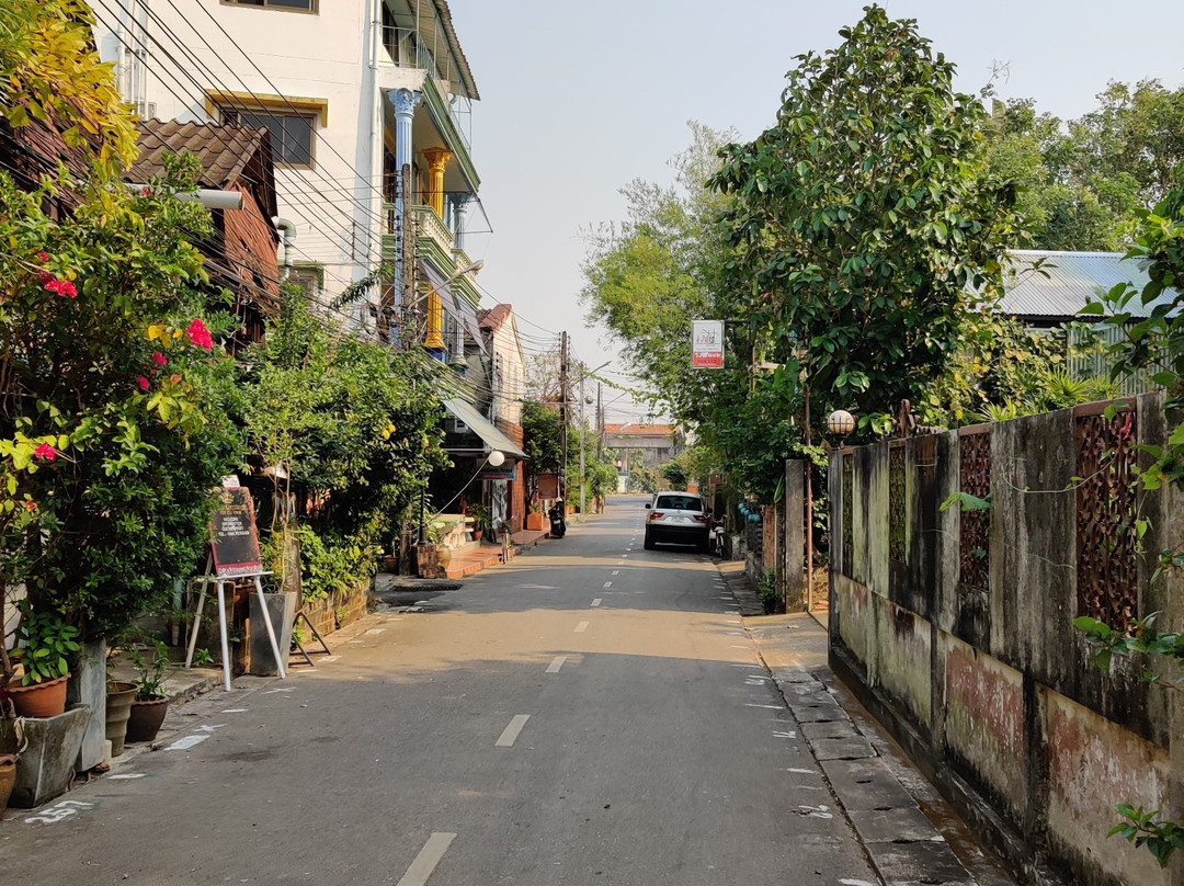 Artist's Place Trat主图