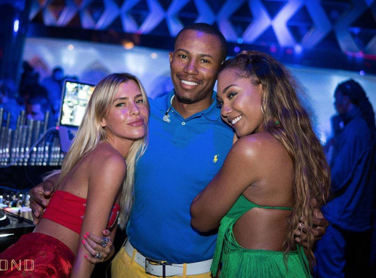 Expressions Bahamas Nightlife Tours-拿骚必去景点