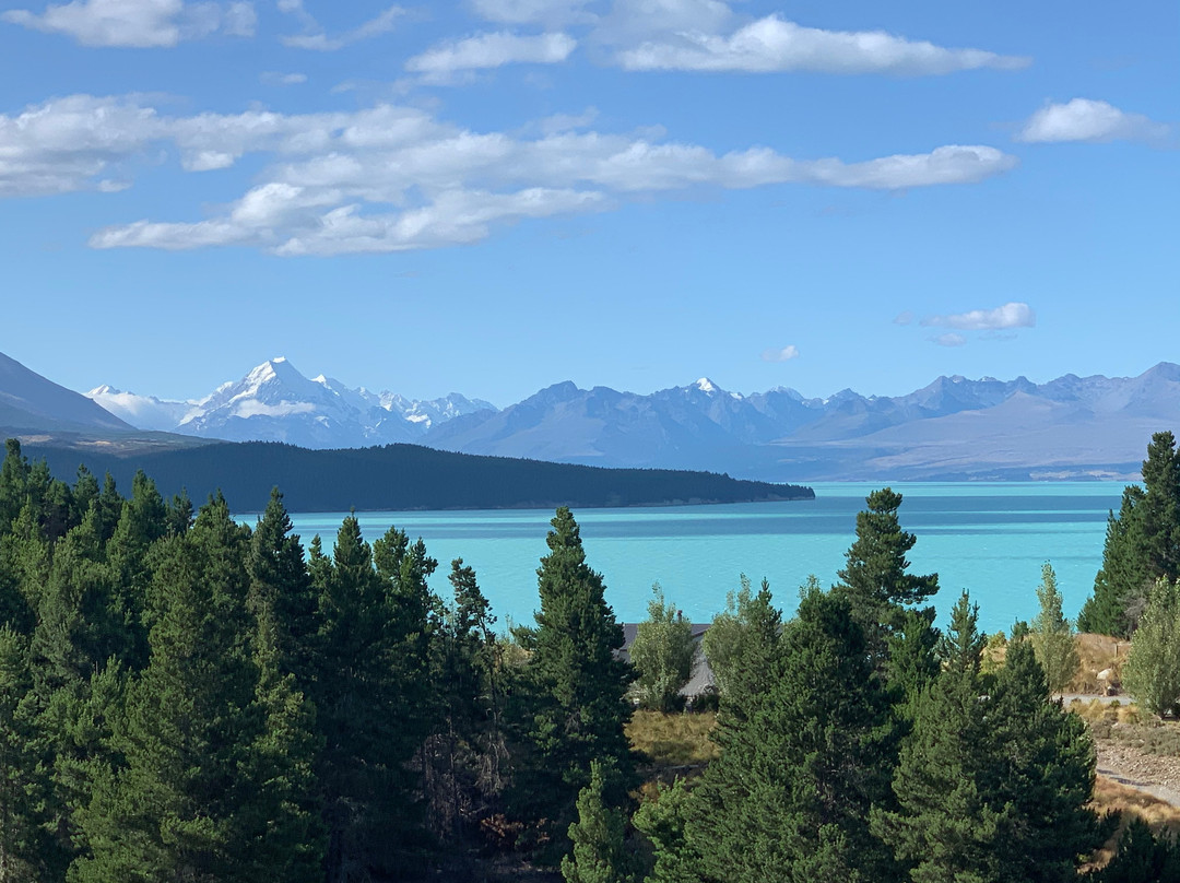 库克山湖畔度假酒店主图