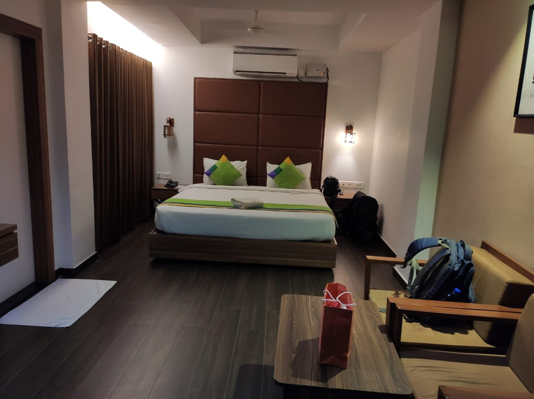 Hotel Crown Suites主图