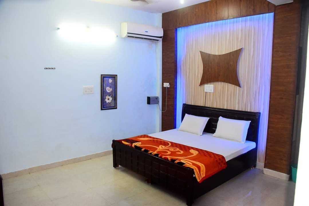 Hotel Sharma Palace