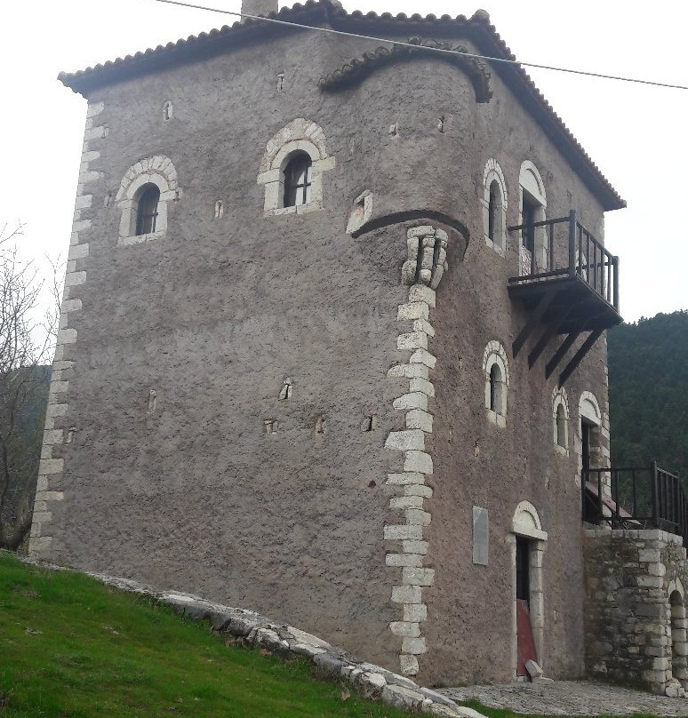 Pyrgos Petzemeon-卡拉夫里塔必去景点