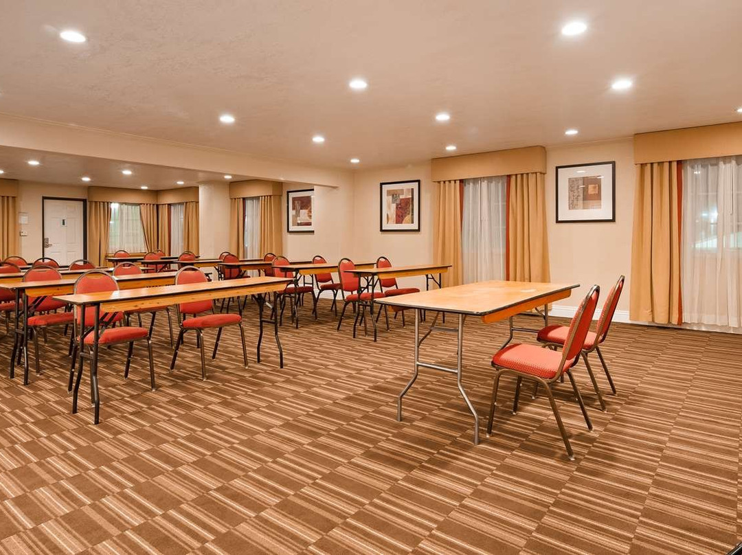 安大略机场贝斯特韦斯特普勒斯酒店主图