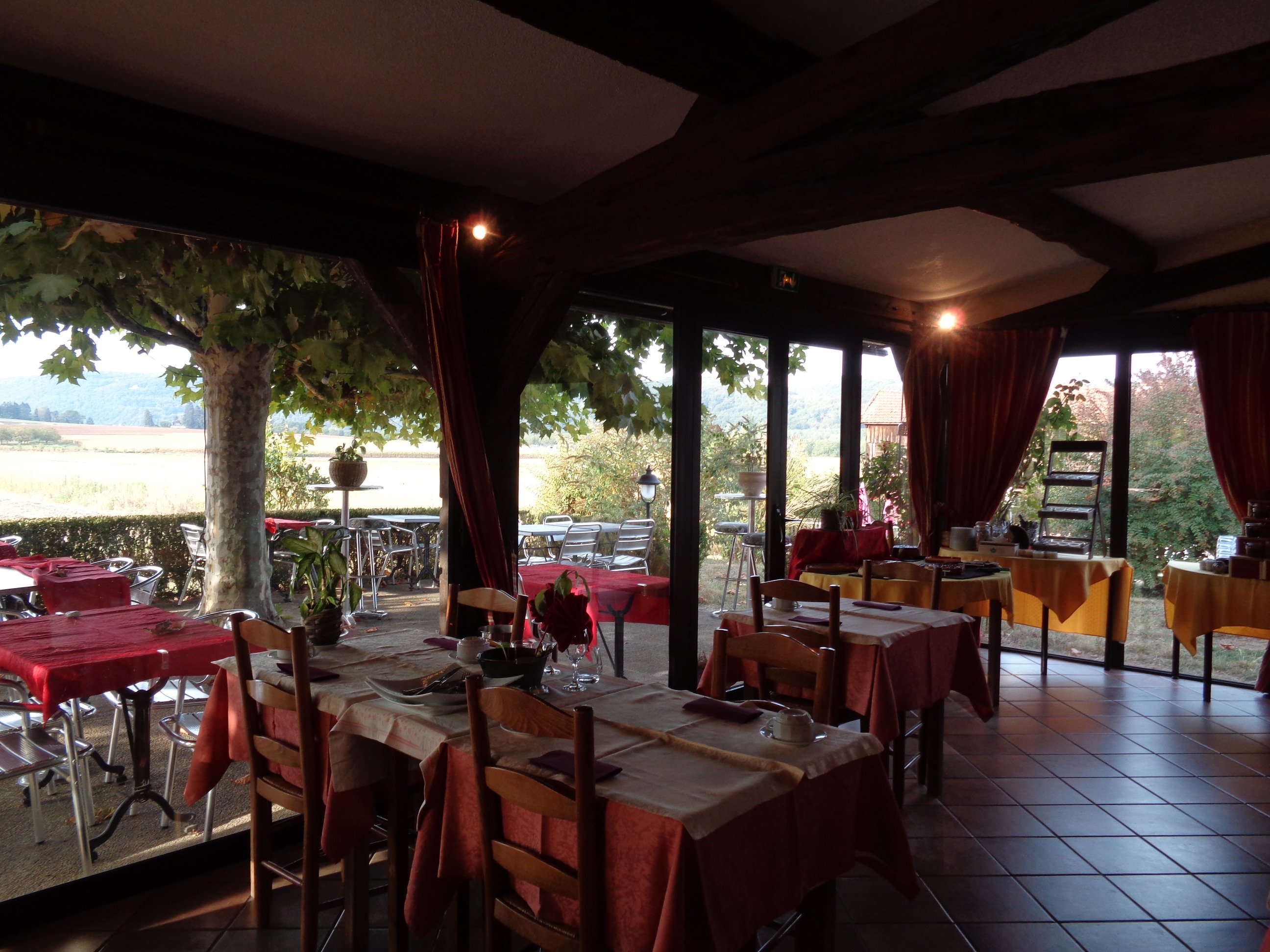 Le Relais Des 5 Chateaux-餐饮