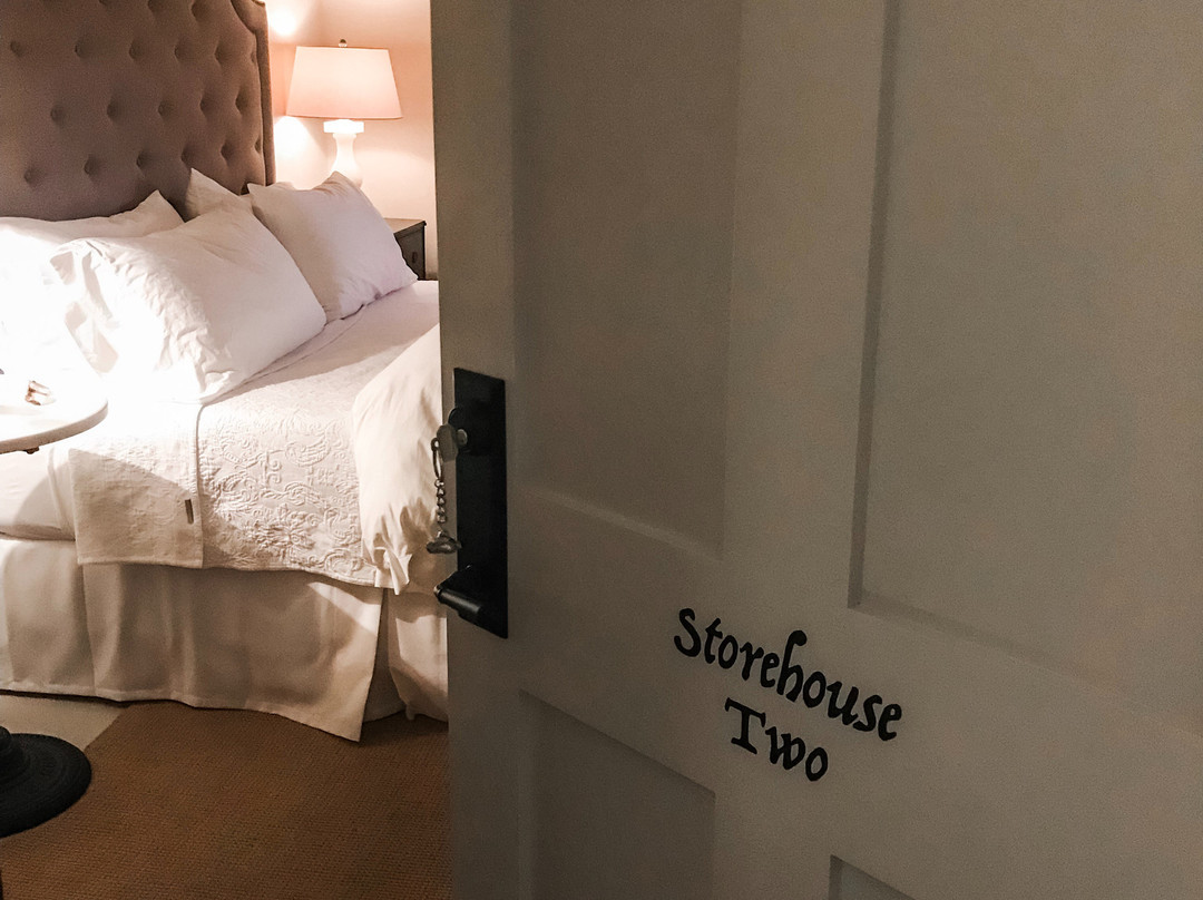 The Rooms Up There At The Rabbit Hole主图