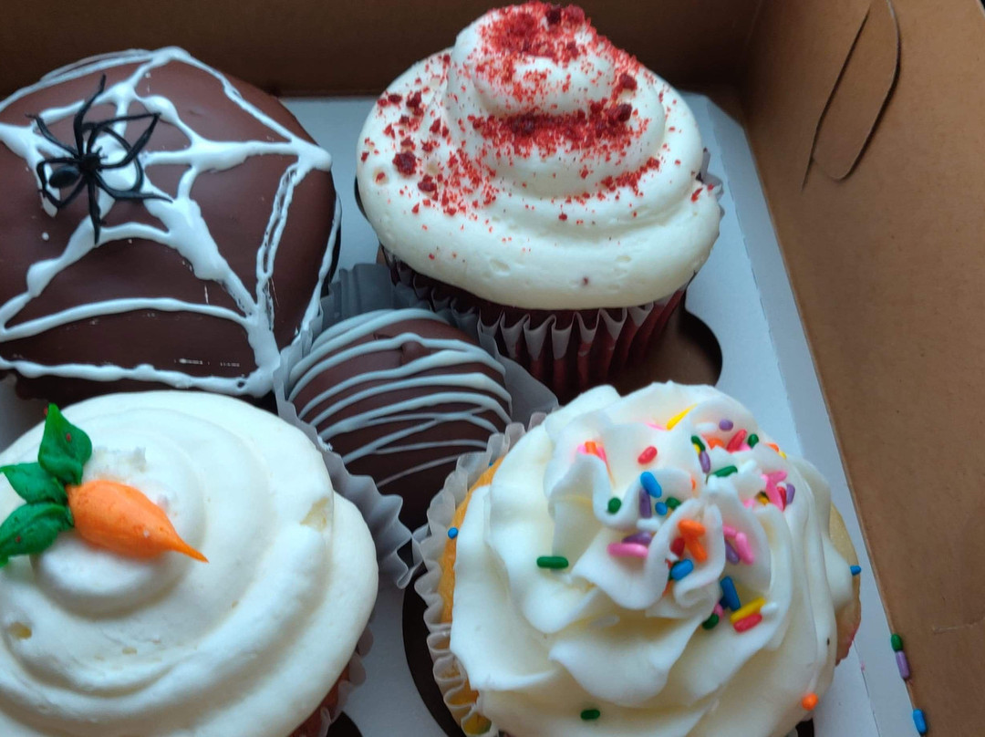 Heavenly Divine Cakes / Daylight Donuts