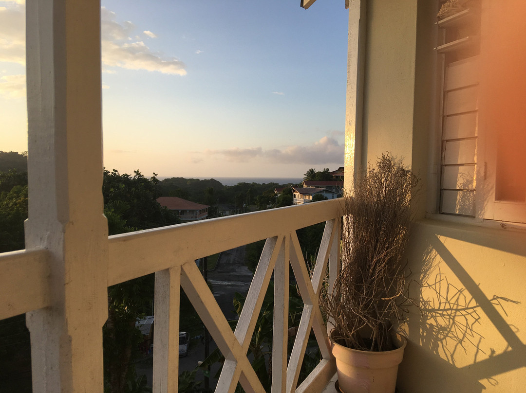 Jamaica Crest Hotel主图