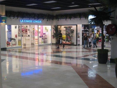 Galleria Commercial Center景点图片
