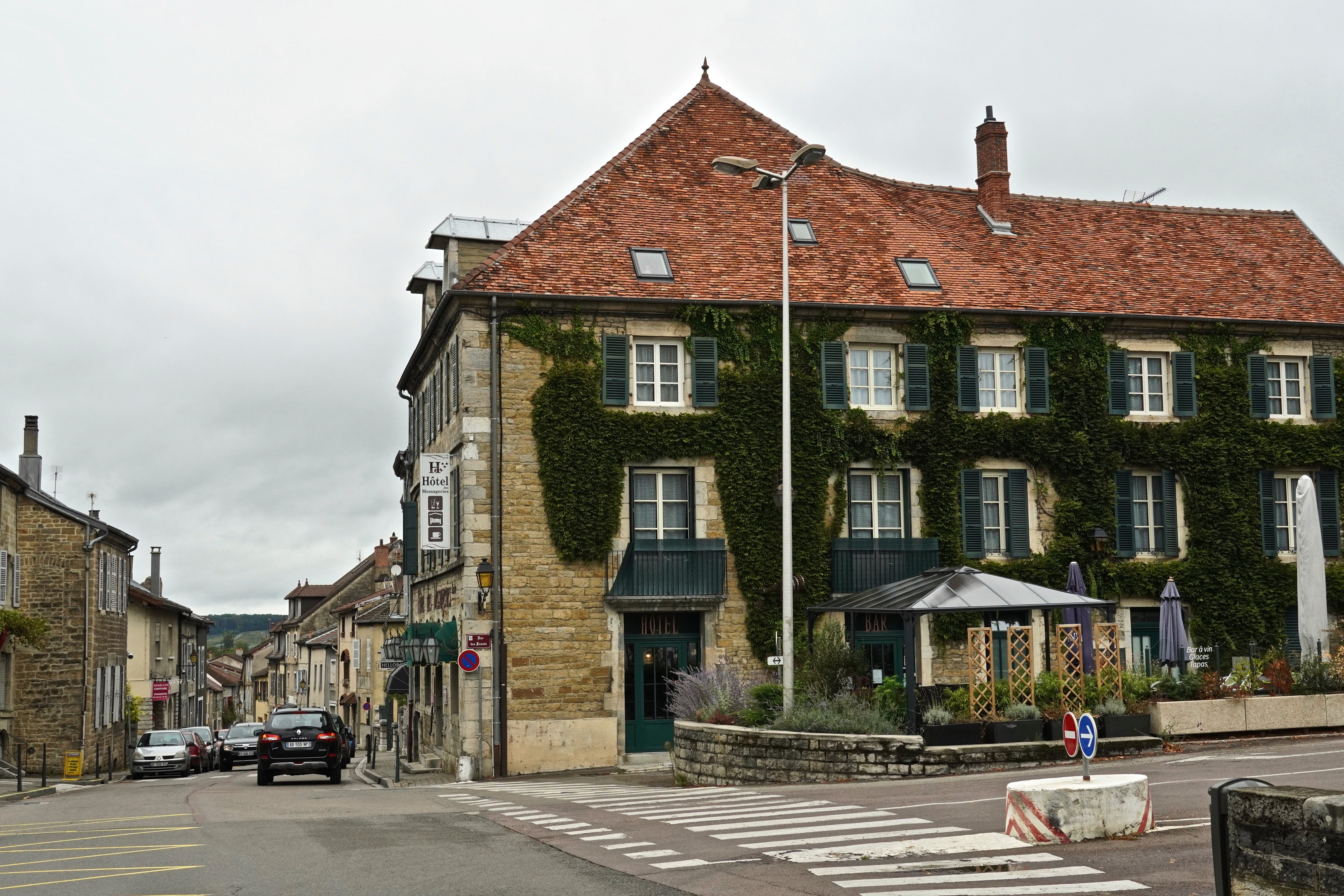 Logis Hotel des Messageries Arbois-浴室