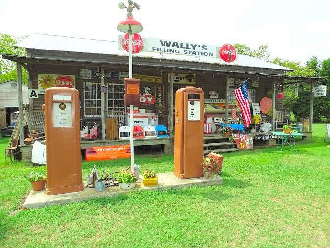 Wally's Filling Station景点图片