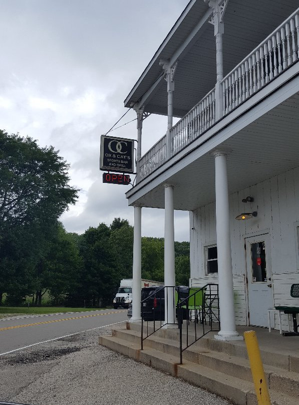 North Lake旅游景点-Ox And Cat's Sports Bar & Grill