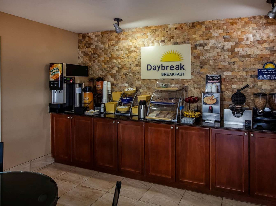 Days Inn by Wyndham Sulphur LA主图