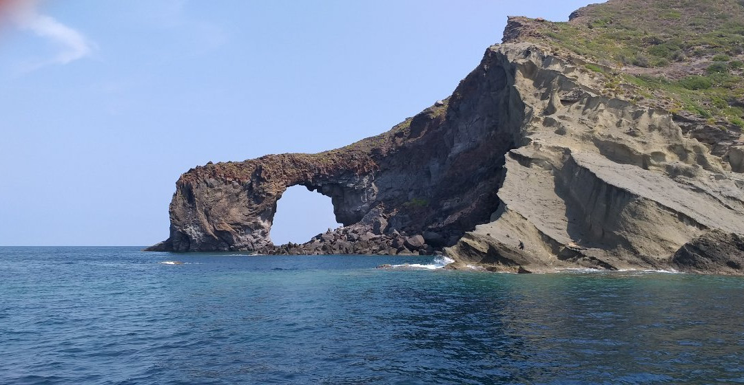 Arco Naturale DI Punta Perciato景点图片