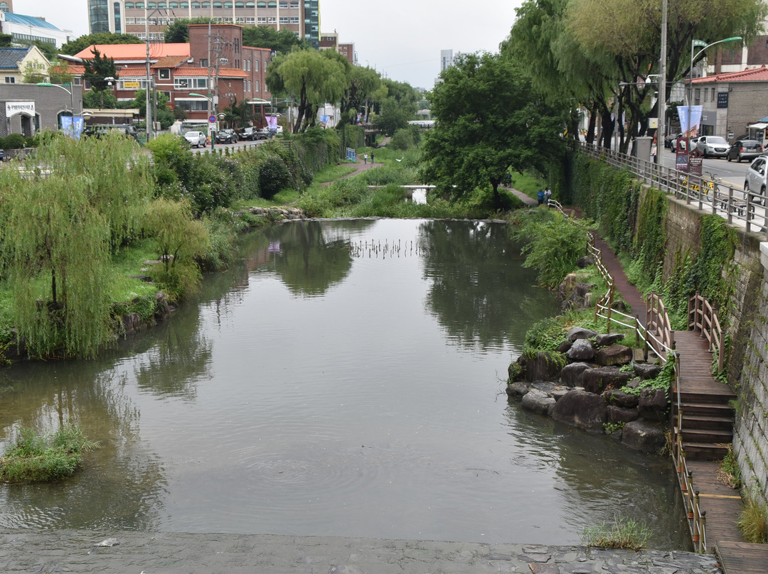 Hwahongmun Gate景点图片