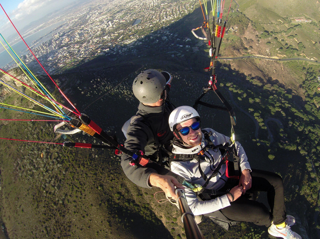 Tandem Paragliding Signal Hill and Lion's Head with views of Table Mountain-开普敦中心区必去景点