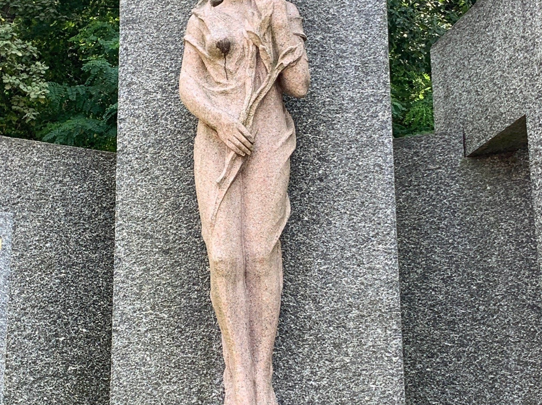 Monumento ai Caduti di Azzate-Azzate必去景点