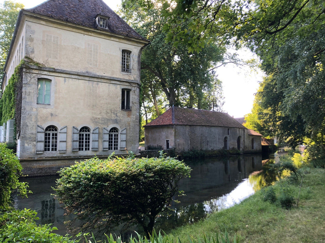 Abbaye de Saint Pierre de Bèze-Beze必去景点