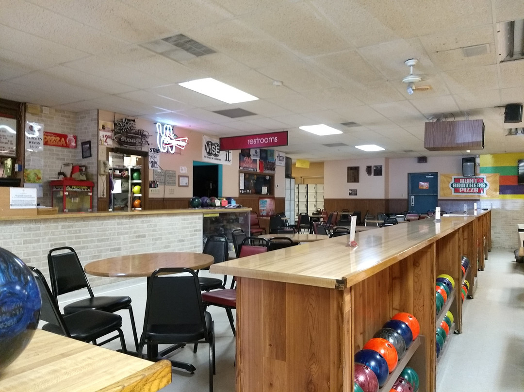 Poplar Junction Lanes & Lounge-Highland必去景点