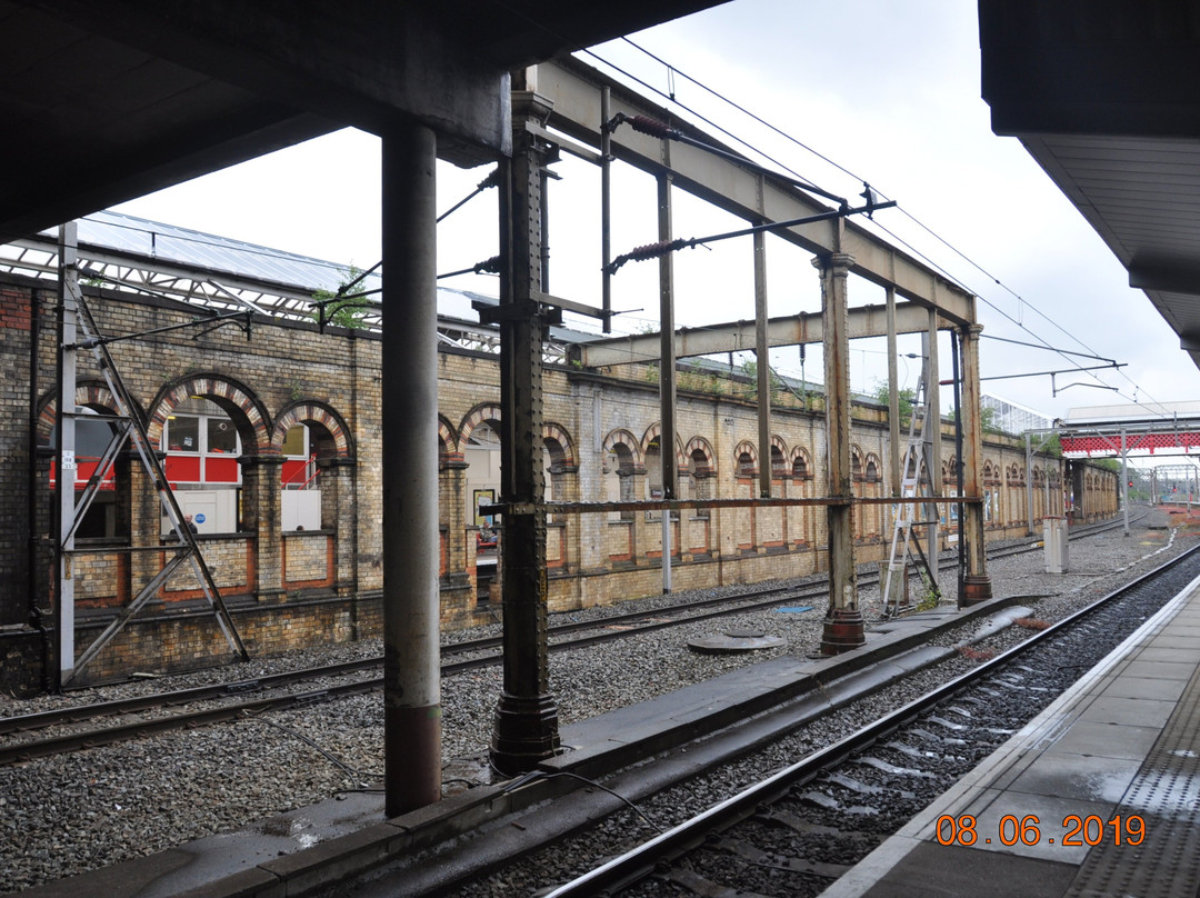 Crewe Railway Station景点图片