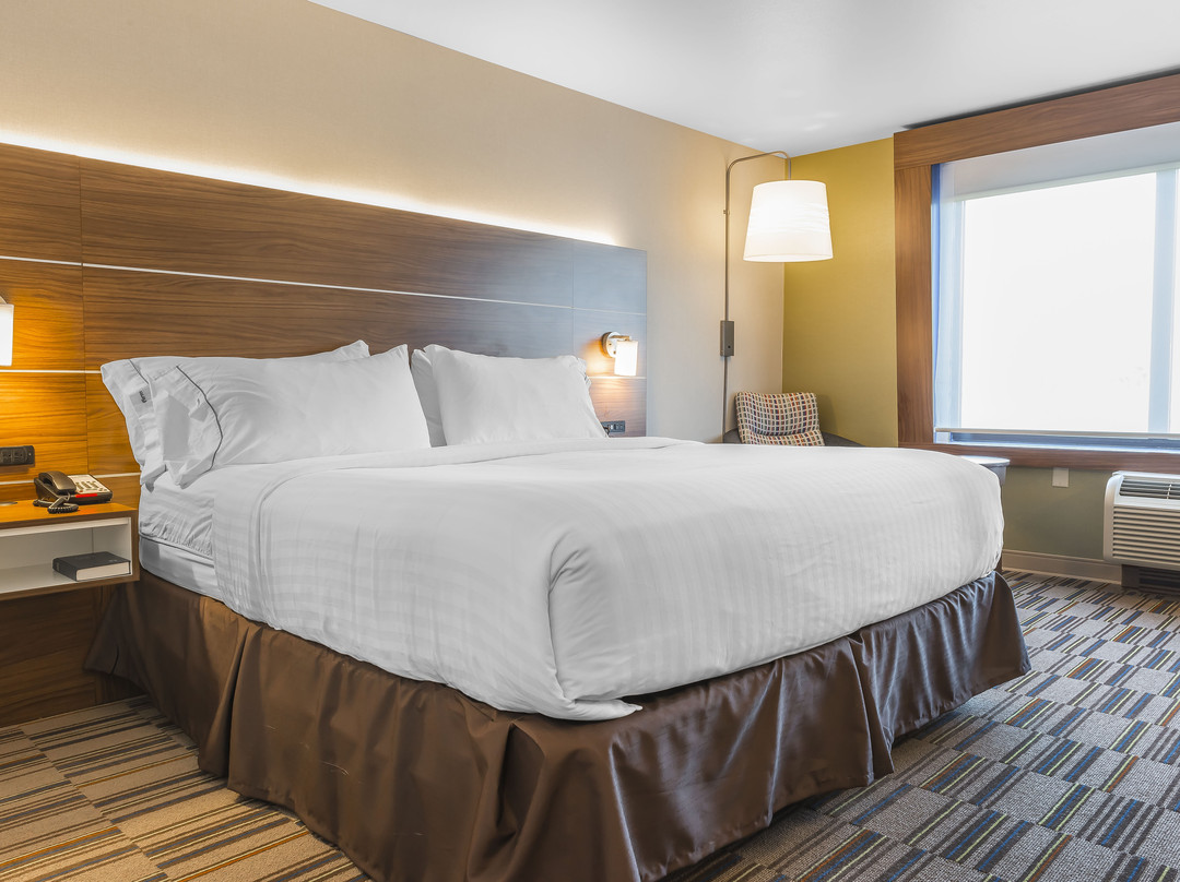 Holiday Inn Express & Suites Clarion By IHG主图
