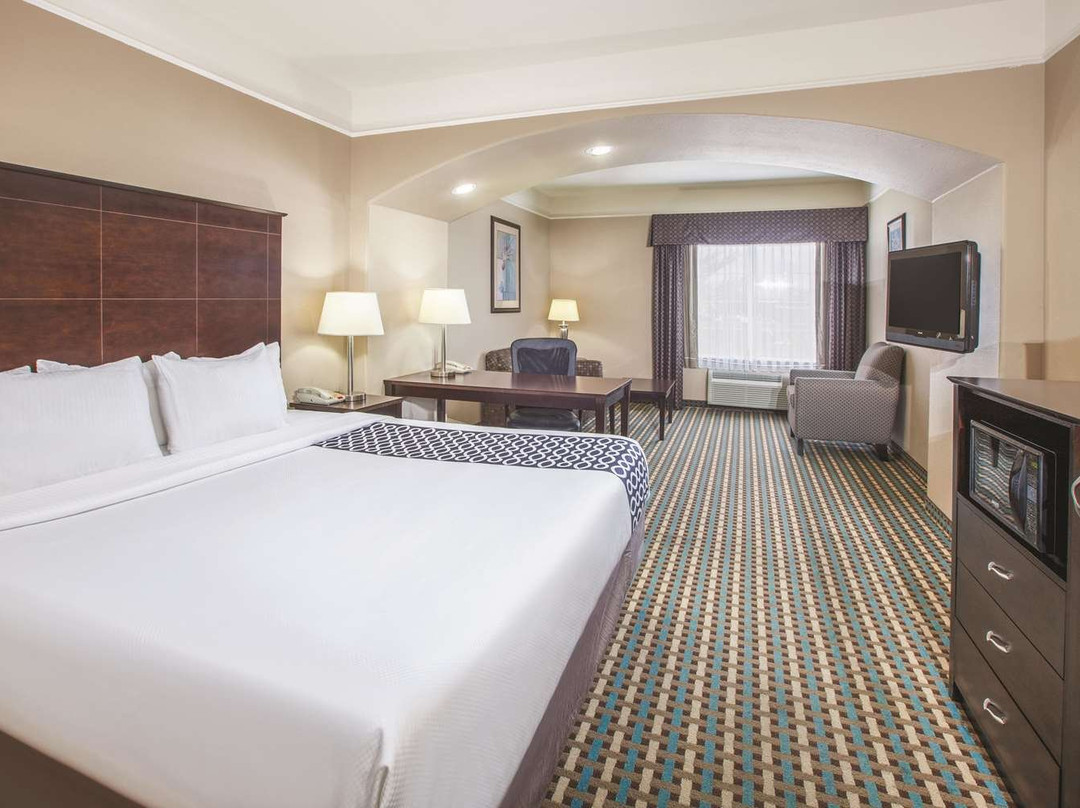 La Quinta Inn & Suites By Wyndham Bay City主图