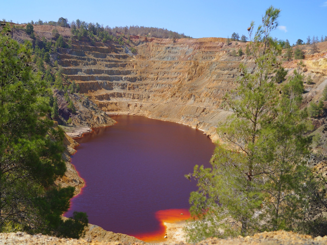 The Red Lake of Mitsero景点图片