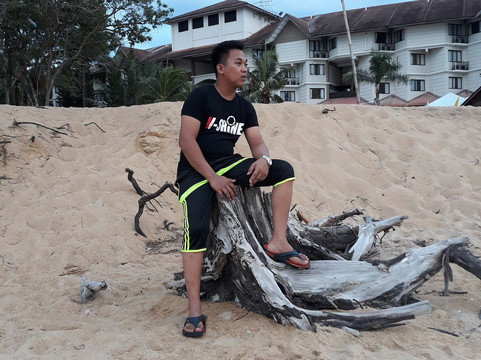 珍拉丁苏里亚厄里亚酒店主图