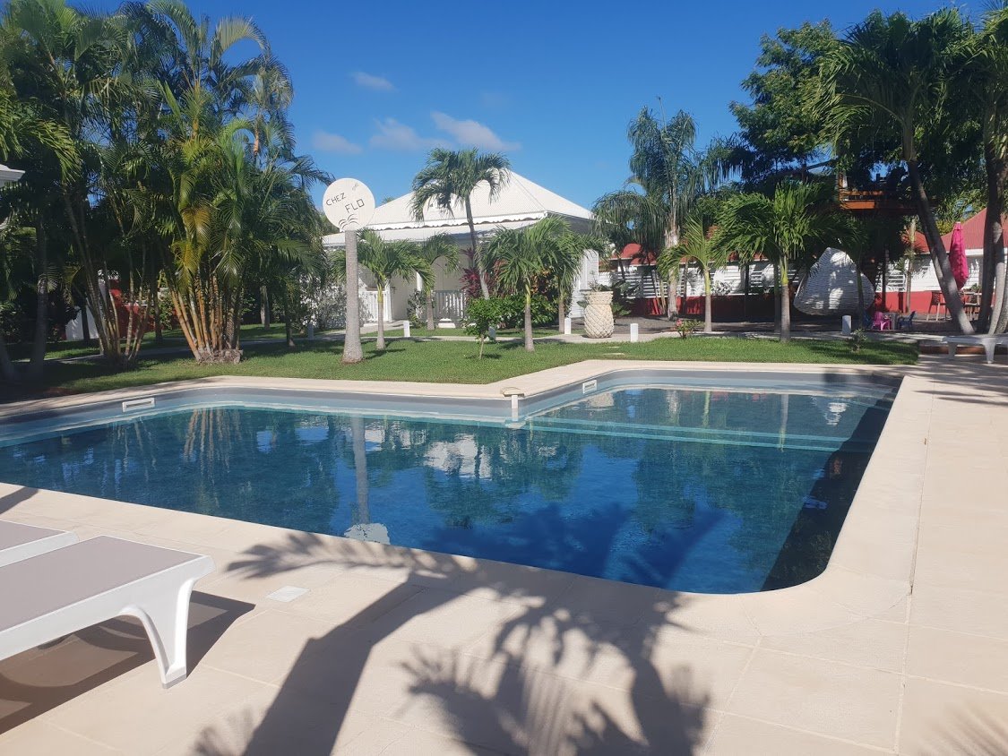 Chez Flo - Villas et Chambres d'hôtes-泳池