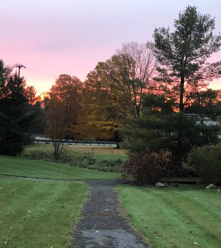 Bass Lake Taverne & Inn主图