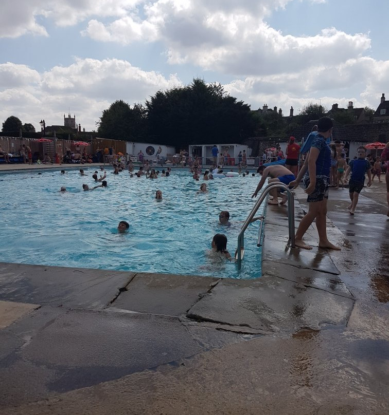 Cirencester Open Air Swimming Pool景点图片