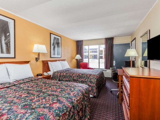 Days Inn by Wyndham Seymour主图