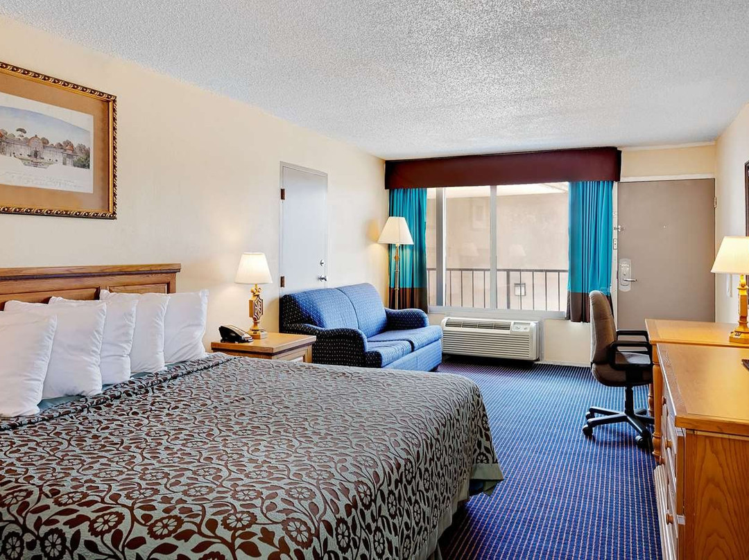 拉斐特/机场戴斯酒店主图