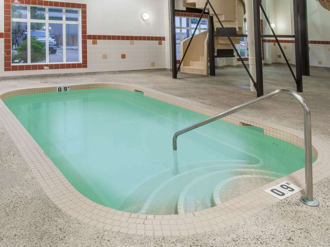 Ramada by Wyndham Camrose主图