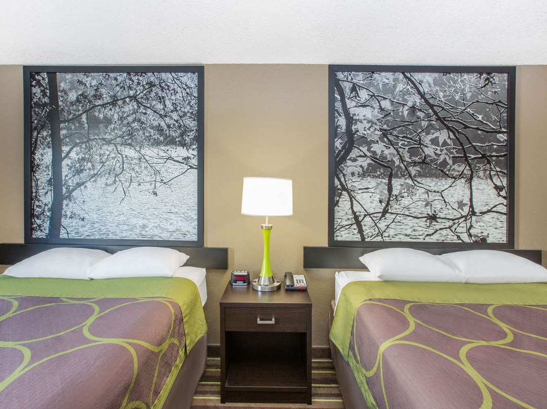 Super 8 by Wyndham Brookings主图