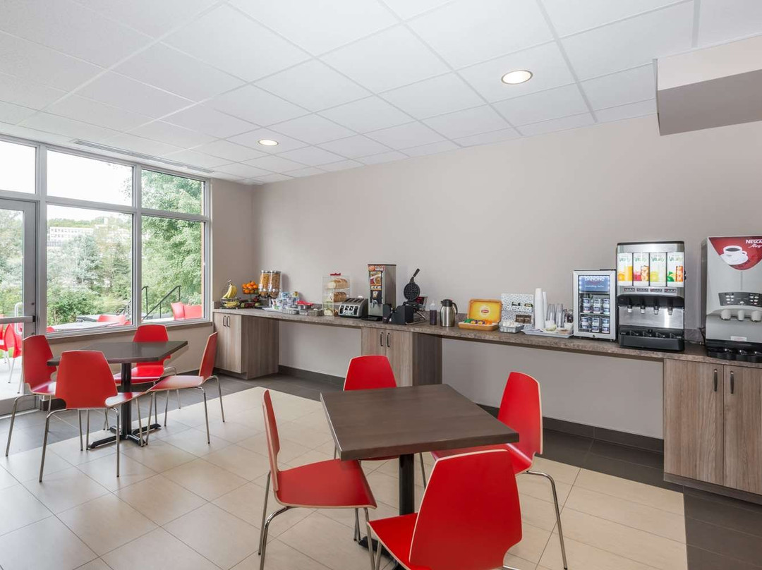 Super 8 by Wyndham Mont Laurier主图