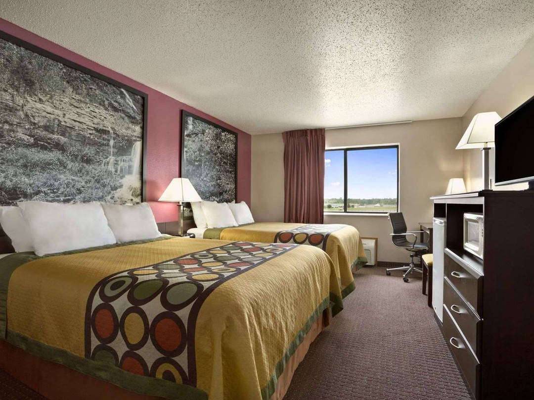 Super 8 by Wyndham Cameron主图