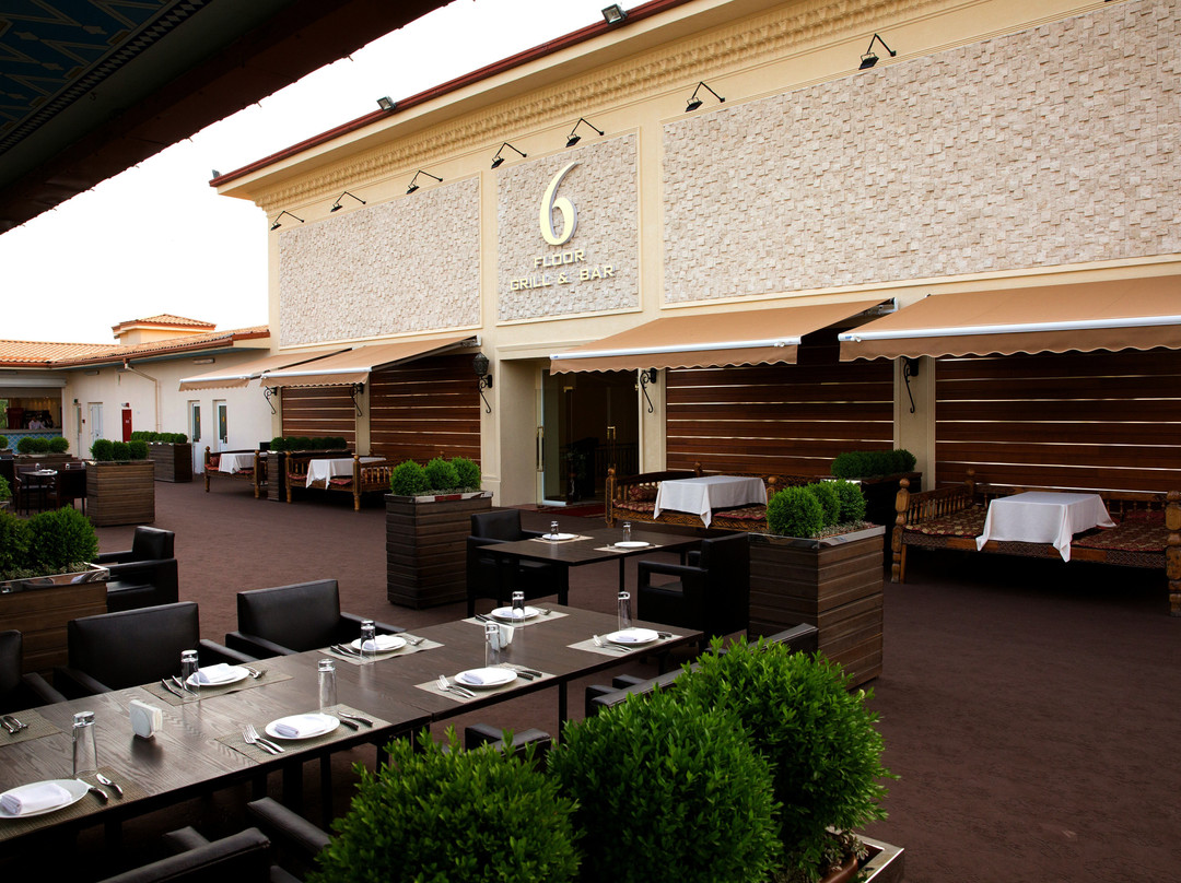 6 Floor Grill & Bar