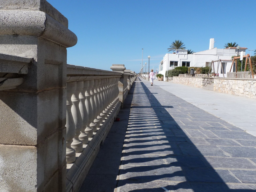 Platja de la Ribera-锡切斯必去景点