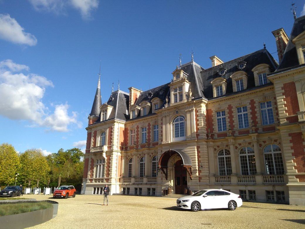 Campus Serge Kampf Les Fontaines主图