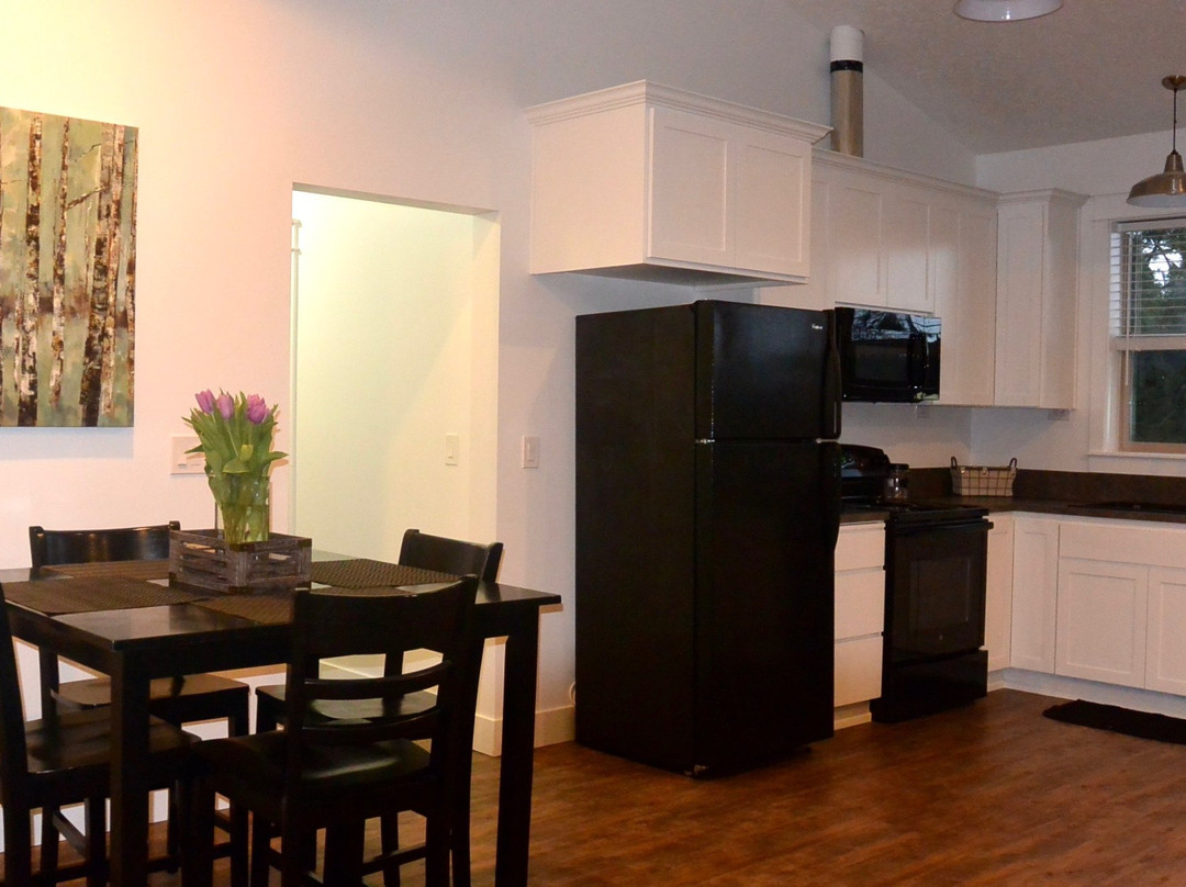 Little Luckiamute Creekside B&B主图